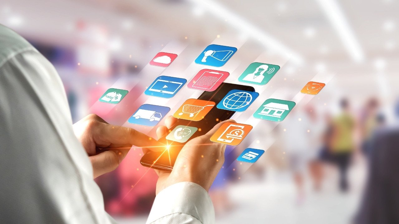 Omnichannel marketing strategy illustration showing connected digital channels and unified customer experience.